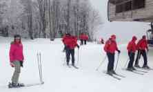 ARD-Korrespondentin Susanne Glass mit Armee Skifahrer
