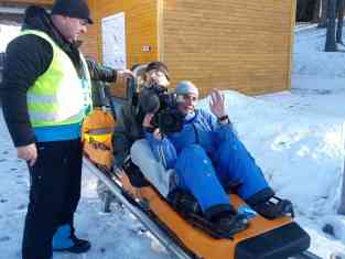 Kamermann Zarko mit Mladen im Skibob