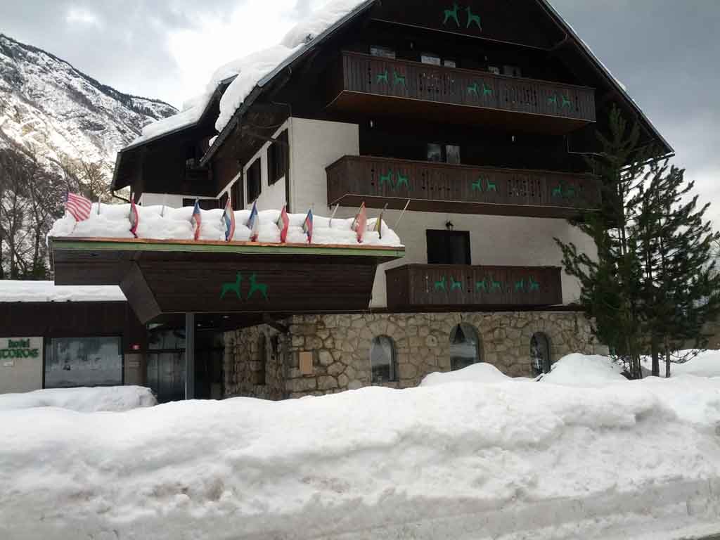 Titos berühmte Residenz für Staatsgäste Zlatorog verfällt inmitten von Schneemassen