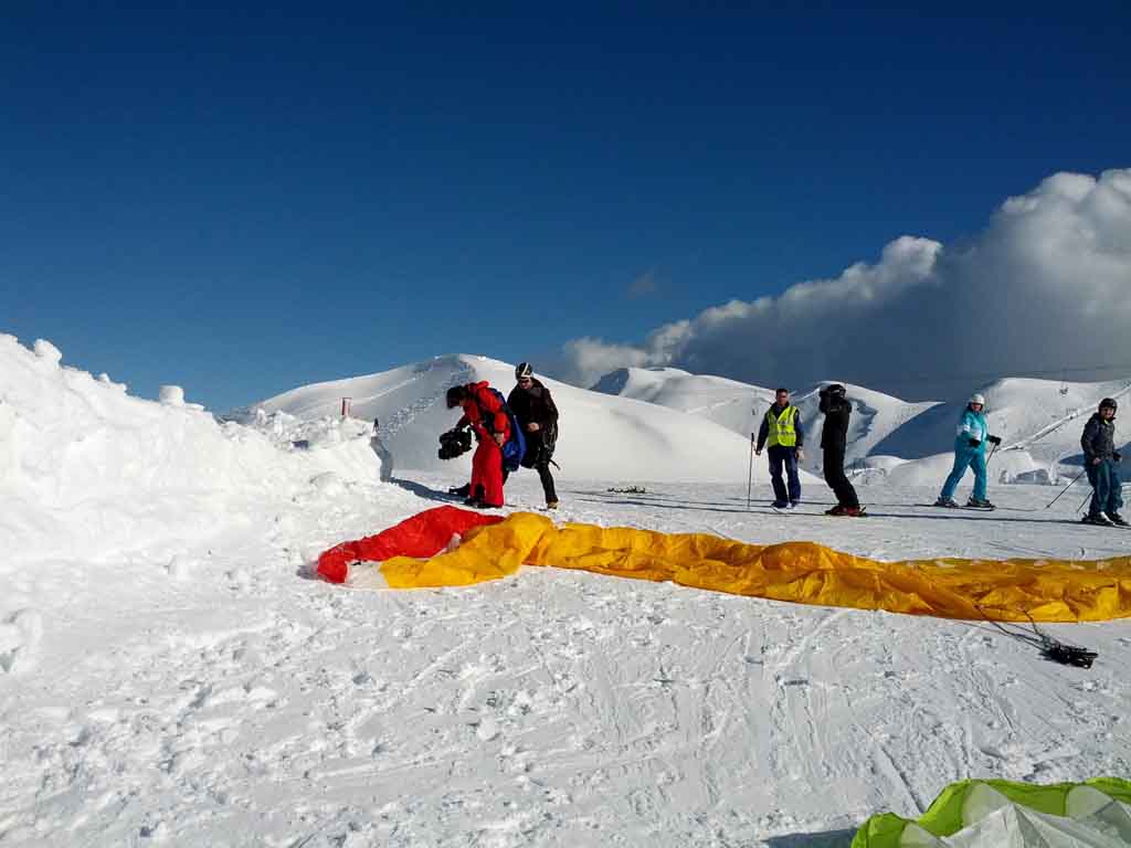 Vorbereitungen zum Gleitschirmflug