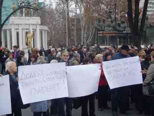 Demonstration vor dem Regierungsgebäude