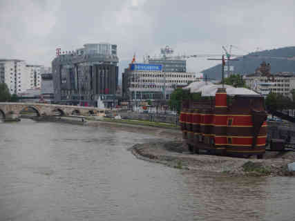 Skopje, eine fast fertig nachgebaute Galeere, zur Verwendung als Restaurant bestimmt - Foto: BR | Schaban Bajrami