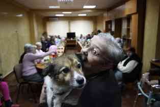 Tibi ist ein herzlich willkommenre Gast im Altersheim