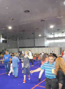 Aufenthaltsraum im Aufnahmezentrum auf der Belgrader Messe. Foto: BR | Dejan Stefanovic