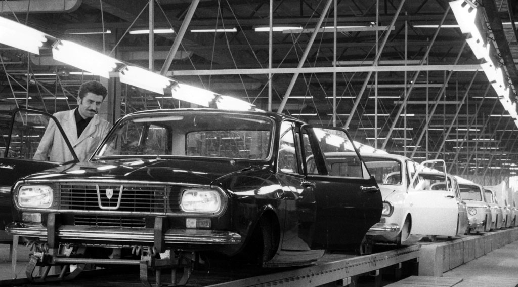 Dacia 1300 Produktion im rumänischen Pitesti damals. - Foto: picture-alliance/dpa