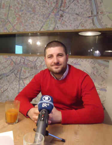 Lenhard Hamza ist froh über seine Doppelstaatsbürgerschaft. Foto: BR | Jan Heier