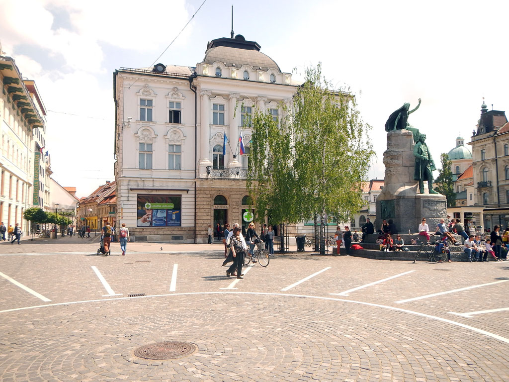 Ljubljana - "Presernov trg" (Preserenplatz) mit dem Denkmal des Dichters France Preseren - Foto: BR | Stjepan Milcic