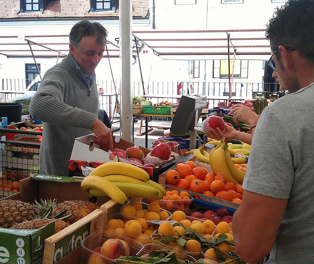 Auch die Verkäufer auf dem Markt in Maribor spüren die Krise - Foto: BR | Rupert Waldmüller
