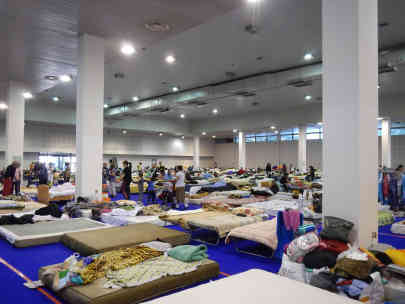 Schlafraum im Aufnahmezentrum auf Belgrader Messe. Foto: BR | Dejan Stefanovic