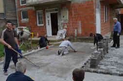 Renovierungsarbeiten für die bevorstehende Hochzeit. Foto: BR | Dardan Sadriu