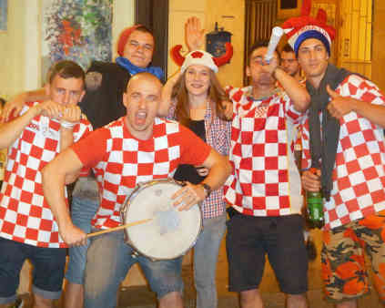 Kroatische Fans vor dem Spiel gegen Mexiko noch voller Hoffnung auf den Sieg - Foto: BR | Stjepan Milcic