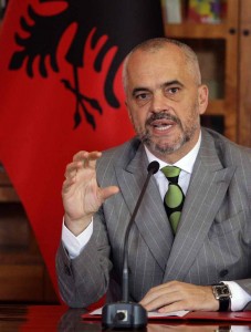 Edi Rama verkündet in Tirana den EU-Kandidatenstatus für Albanien. Foto: picture alliance/dpa