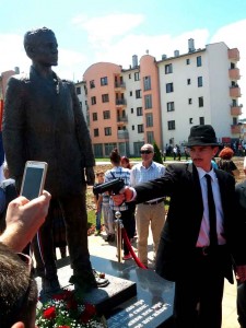 Bosnische Serben weihen das Gavrilo Princip Denkmal ein und stellen das Attentat auf Franz Ferdinand nach. Foto: BR