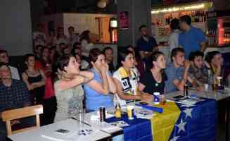 Im Klub KCG in Zagreb wurde auch mit den Nachbarn mitgefiebert.