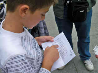 Jedes Wochenende wird der Stadtpark von Skopje zur großen Tauschbörse für Panini-Bilder - Foto: BR | Lyubisha Nikolovski