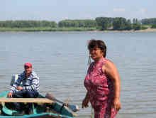 Bulgarien | Tutrakan - Milena macht sich bereit zur Ausfahrt. Sie ist bereits seit über 25 Jahren Fischerin hier. - Foto: BR | Camelia Ivanova