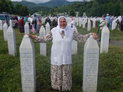 Srebrenica - diese Mutter hat drei Söhne verloren - Foto: BR | Eldina Jasarevic