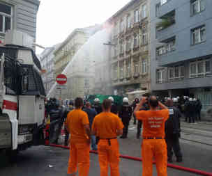Wien - Auch Wasserwerfer wurden bei der Räumung verwendet - Foto: BR | Susanne Glass