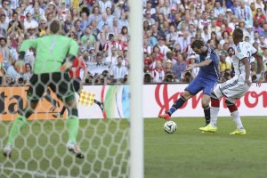 Gonzalo Higuain scheiterte nicht nur ein Mal an Manuel Neuer. Foto: picture alliance/dpa