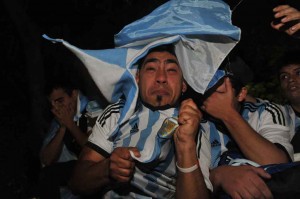 Nicht nur im Stadion war die Trauer groß. Auch in Buenos Aires flossen nach der Niederlage Tränen. Foto: picture alliance/dpa