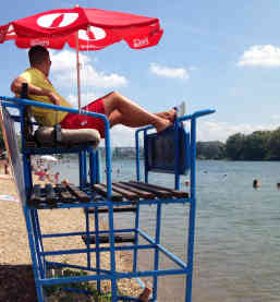 Belgrad - Rettungsschwimmer auf der Insel "Ada Ciganlija" - an Wochenenden gibt es bis zu 300.000 Besucher - Foto: BR | Zoran Ikonic
