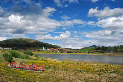 Kosovo - Das Dorf Orllan am Batllava See, ca. 30 km nordöstlich der Hauptstadt Prishtina - Foto: BR | Besnik Hamiti