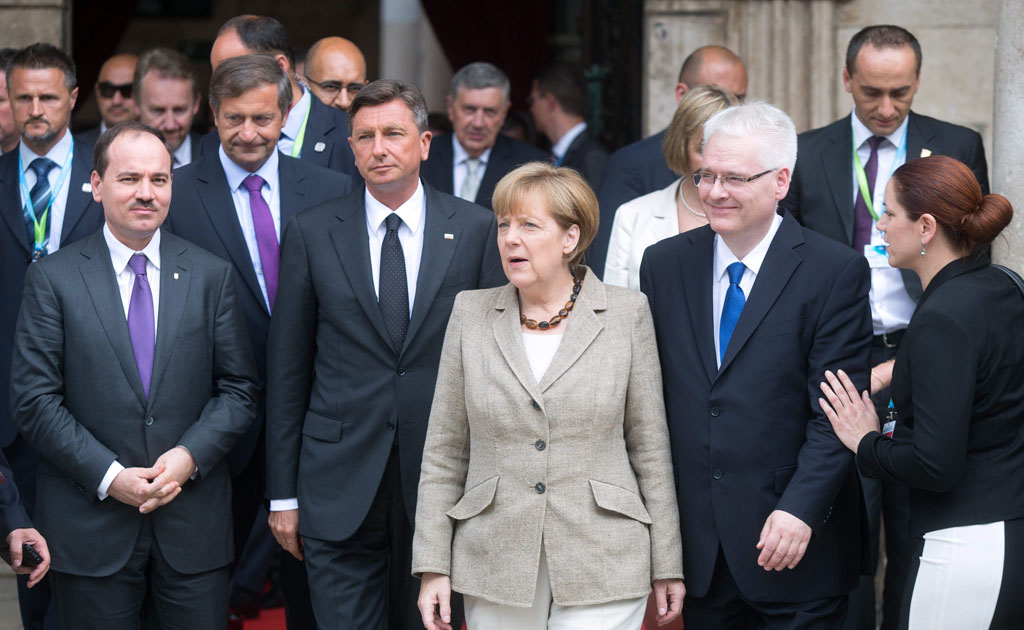 Treffen in Dubrovnik am 15.07.2014, Ivo Josipovic - Präsident Kroatien (re.), Angela Merkel - Bundeskanzlerin Deutschland (2. v. re.), Borut Pahor - Präsident Slowenien (3. v. re.), Bujar Nishani - Präsident Albanien (li.) - Foto: picture alliance / dpa