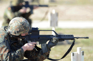 Deutschland liefert Waffen in den Irak, u.a. Maschinengewehre des Typ G36 - Foto: picture alliance / dpa.