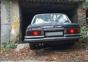 Das schwarze Biest setzt sich in Bewegung. Foto - BR|Attila Poth