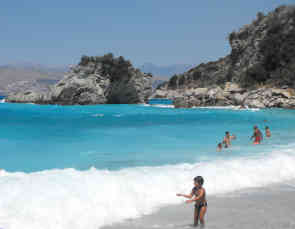 Einer der kleinen und schönen Strände in der südalbanischen Stadt Saranda - Foto: BR | Astrit Ibro
