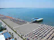 Strand in Shengjin bei Lezha. Hier machen nicht nur Albaner aus Nordalbanien Urlaub, sondern auch viele aus dem Kosovo - Foto: BR | Astrit Ibro