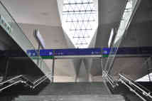 Wien: Hauptbahnhof - Aufgang zu den Bahnsteigen mit Rautendach - Foto: BR | Karin Straka