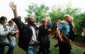 Hunderte DDR-Bürger überqueren am 19.08.1989 die Grenze nach Österreich. Foto - picture-alliance/dpa