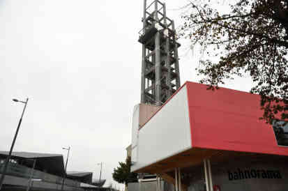 Wien: Vom Aussichtsturm Bahnorama hat man noch bis Ende 2014 den schönsten Blick auf den neuen Hauptbahnhof - Foto: BR | Karin Straka