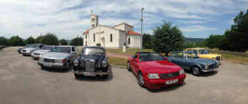 Imotski - Mercedes-Flotte vor der Dorfkirche - Foto: BR | Gordan Godec