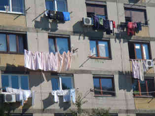 Nach dem kollektiven Waschen während der Billigstrom-Zeit muss natürlich die Wäsche auch kollektiv auf die Leine. Foto - BR | Eldina Jasarevic