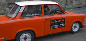 Teambuilding im Trabi auf engstem Raum - Foto: BR|Attila Poth