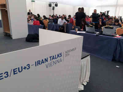 Das Pressezelt vor dem Palais Coburg wird jeden Tag voller. Foto - BR|Till Rüger