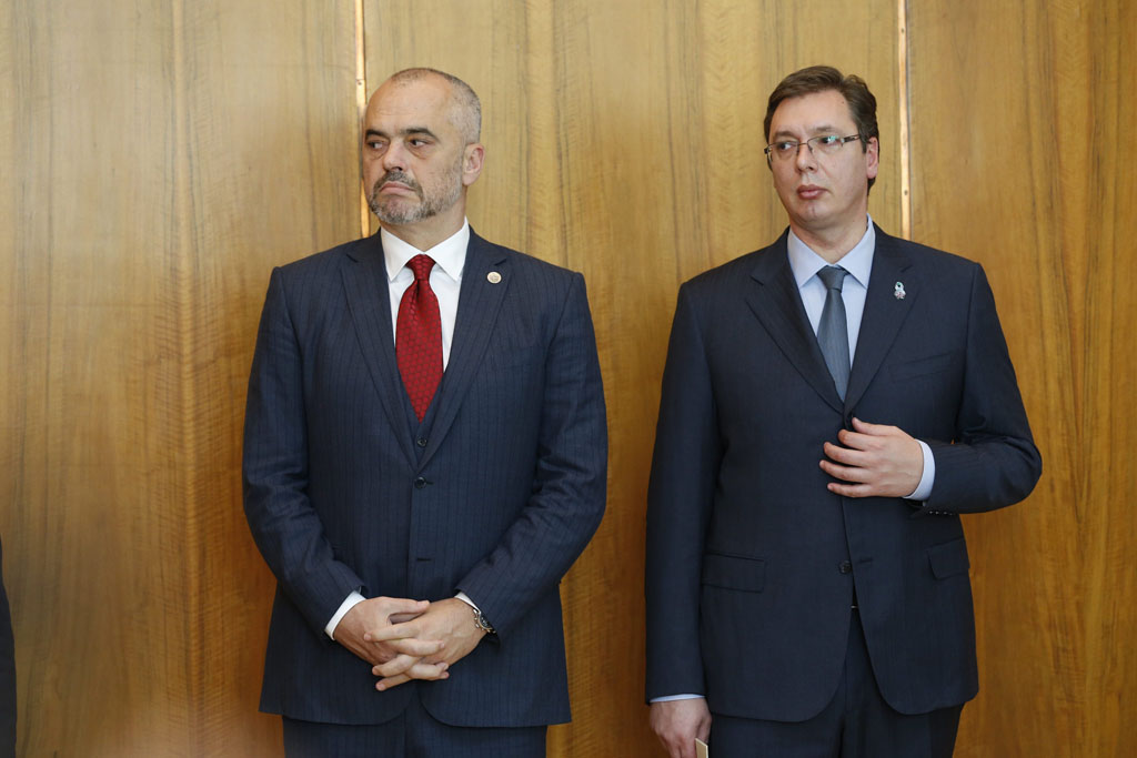 Der albanische Premierminister Edi Rama besucht seinen serbischen Amtskollegen Aleksandar Vucic in Belgrad - und ist damit der erste albanische Regierungschef seit 68 Jahren der offiziell Belgrad besucht. - Foto: picture alliance / dpa
