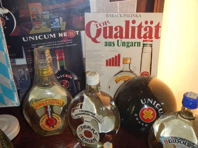 Produkte aus der Likörmanufaktur Zwack für den deutschen Markt - Foto: BR | Attila Poth