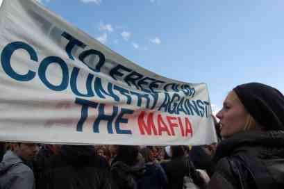 Proteste in Bulgarien: Gegen die Mafia – Englische Transparente werben um internationale Aufmerksamkeit - Foto: BR | Stephan Ozsváth