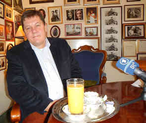 Frank Odzuck, der Generaldirektor des Unternehmens, im ARD Interview - Foto: BR | Attila Poth