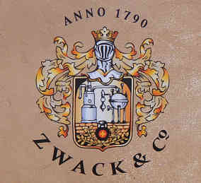 Zwack und Co Tüte mit Logo - Foto: BR | Attila Poth