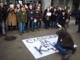 Demonstranten vor dem Berufungsgericht in Skopje. - Foto: BR | Schaban Bajrami