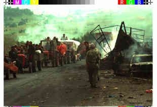 Flüchtlingstreck kroatischer Serben aus der Stadt Knin in Kroatien. - Archivfoto vom 07.08.1995: picture-alliance | dpa
