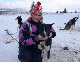 Die 10-jährige Rebecca ist zum ersten Mal dabei und tritt mit zwei Hunden an - Foto: BR | Till Rüger