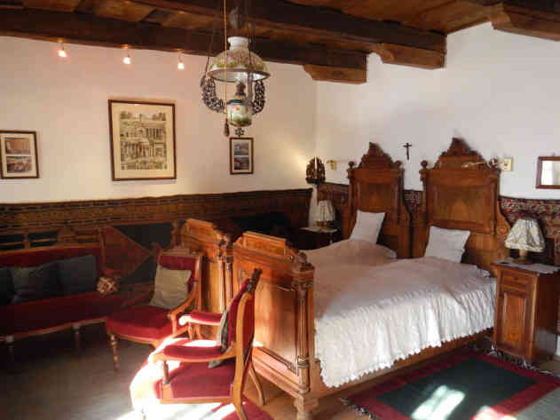 Das Schlafzimmer von Prinz Charles in Transsilvanien. - Foto: BR | Herbert Gruenwald