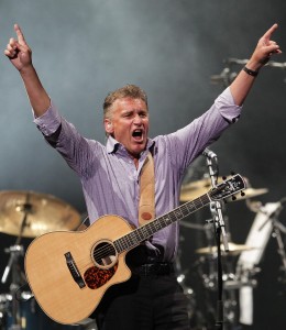 Der österreichische Sänger Rainhard Fendrich bei einem Auftritt in Wien am 24.06.2010. - Foto: picture-alliance | dpa