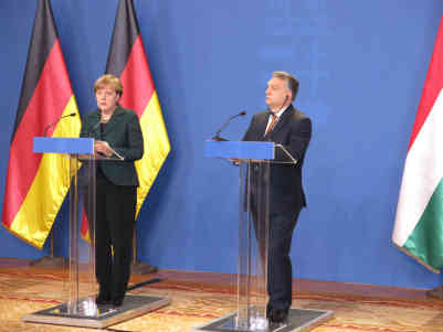 Die deutsche Bundeskanzlerin Angela Merkel und der ungarische Ministerpräsident Viktor Orban bei der heutigen Pressekonferenz im Parlament. Foto: BR | Karin Straka