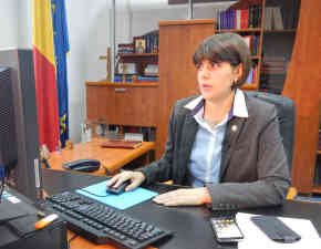 Laura Codruta Kövesi ist die Chef-Staatsanwältin der Nationalen Antikorruptionsbehörde. Allein im vergangen Jahr leitete ihre Behörde Straf- und Gerichtsverfahren gegen 12 amtierende und ehemalige Minister und gegen 9 Parlamentarier ein. - Foto: BR | Herbert Gruenwald